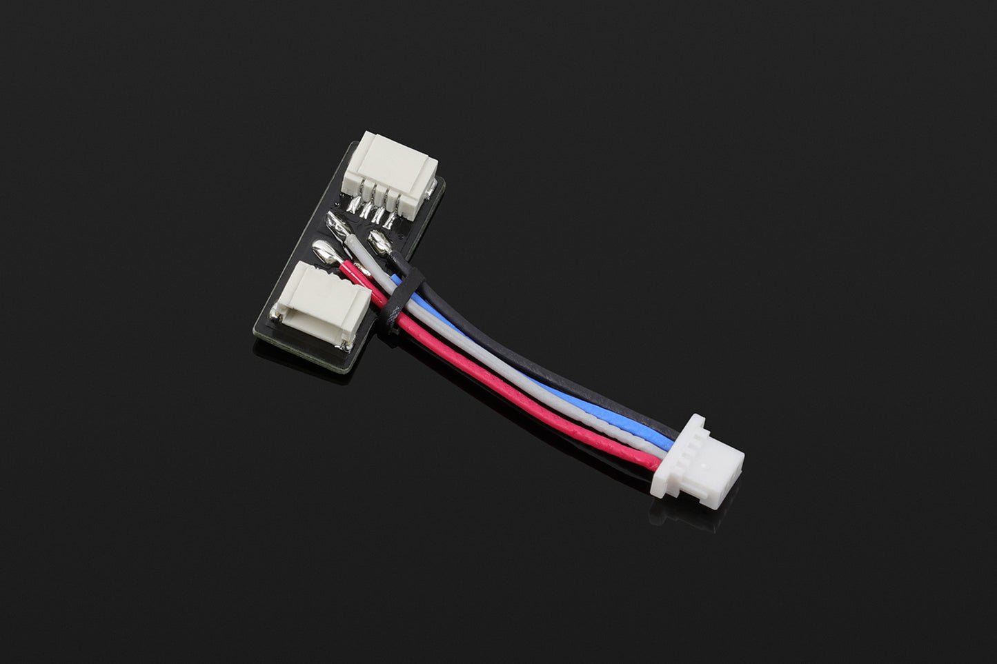 Divider ready for connecting many accessories (1x power supply and 2x multifunctional) for TITAN II Bluetooth®